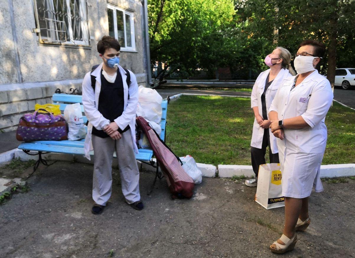 В инфекционном госпитале КГБУЗ «Красноярская межрайонная клиническая больница №4» состоялась первая смена персонала