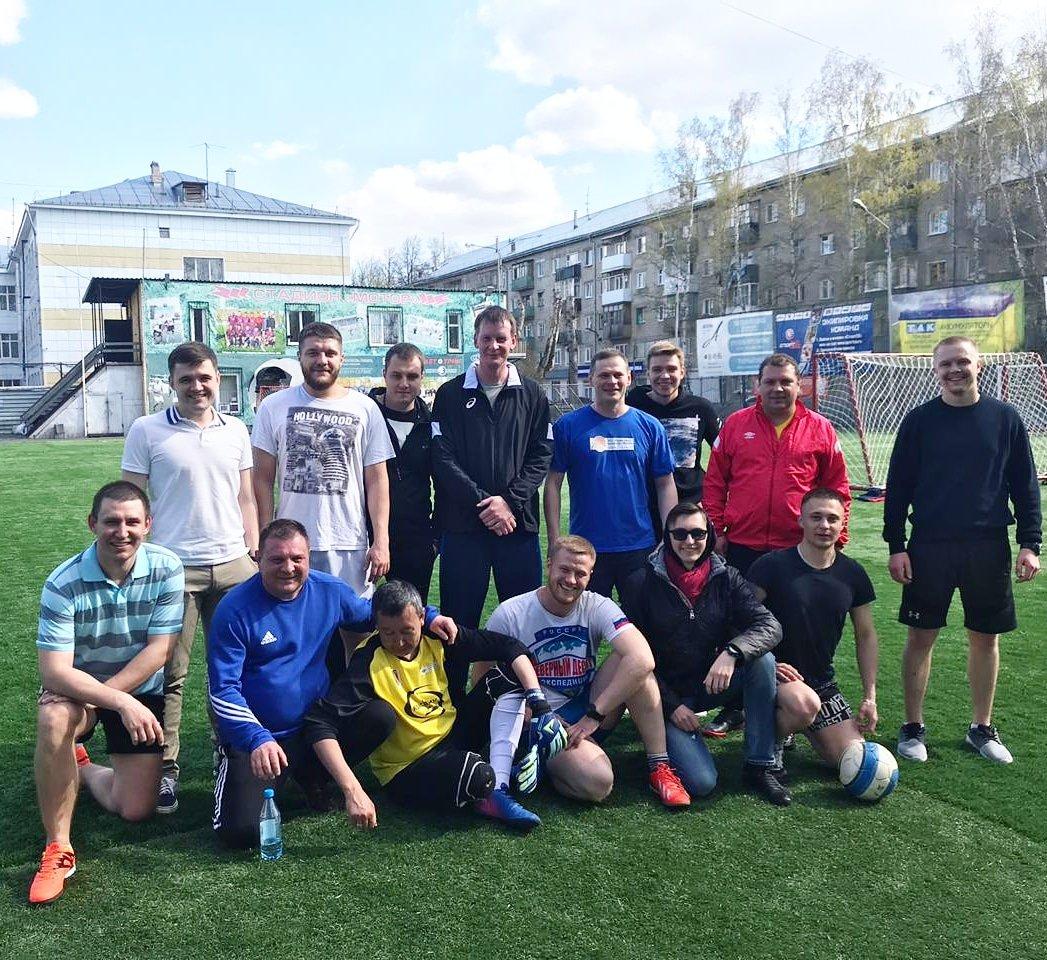 Урологи Красноярска обыграли коллег из Томска в дружеской встрече на футбольном поле