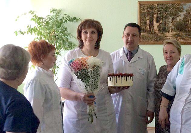 Коллектив Красноярской межрайонной клинической больницы №4 поздравляет старшую медицинскую сестру КДО Ирину Скрыльникову с юбилеем  