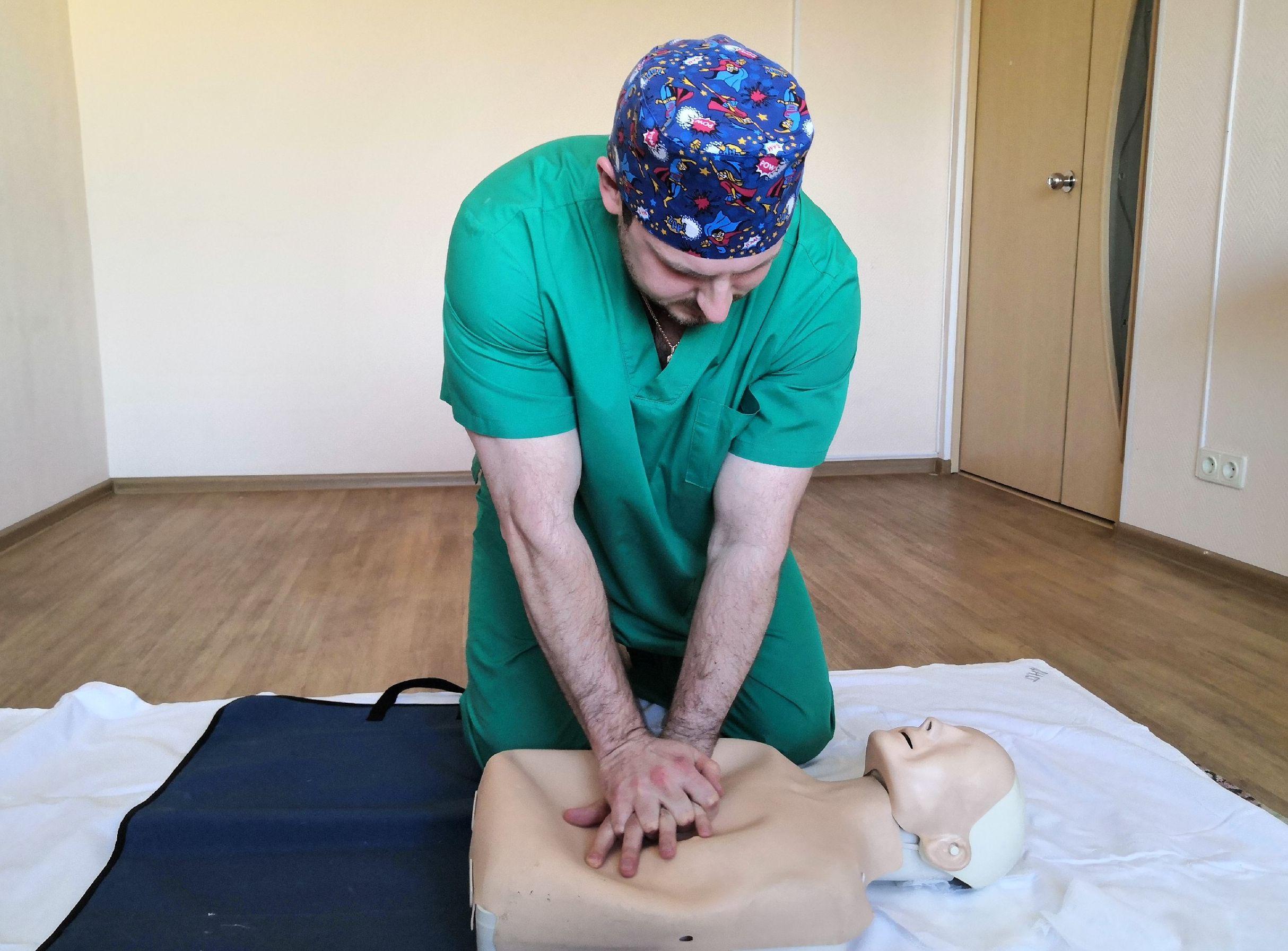 Врачи «КМКБ №4» отрабатывают навыки сердечно-легочной реанимации