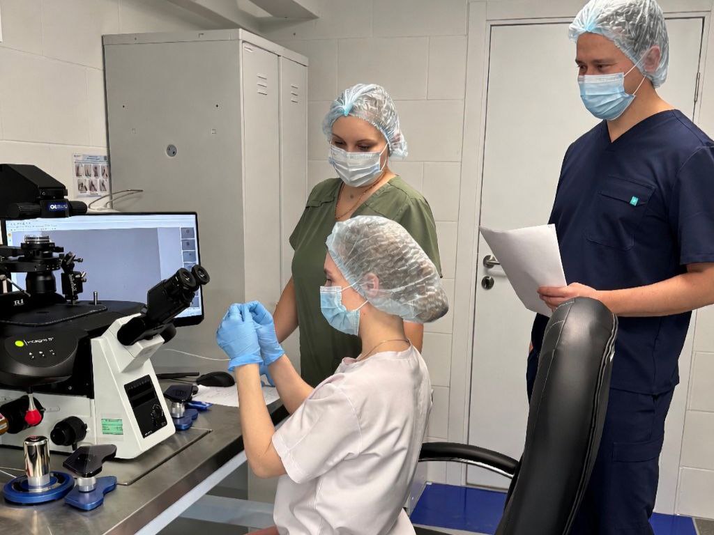 В эмбриологической лаборатории Больницы на Кутузова криоконсервировали первые эмбрионы