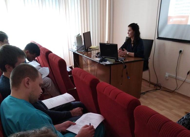 В «Красноярской межрайонной клинической больнице №4» состоялось знакомство главного врача с молодыми специалистами