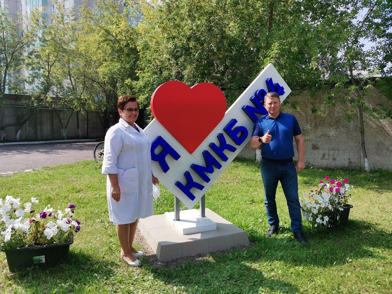 Глава Красноярска Сергей Еремин оценил новый арт-объект больницы на Кутузова