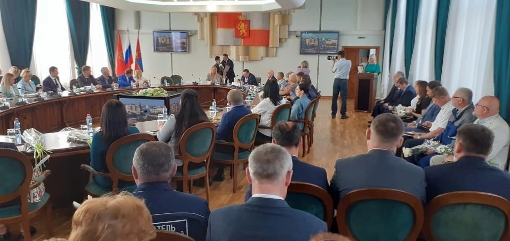 Награждение за победу в городском смотр-конкурсе на лучшую организацию работы в области социального партнёрства и охраны труда в 2022 году.