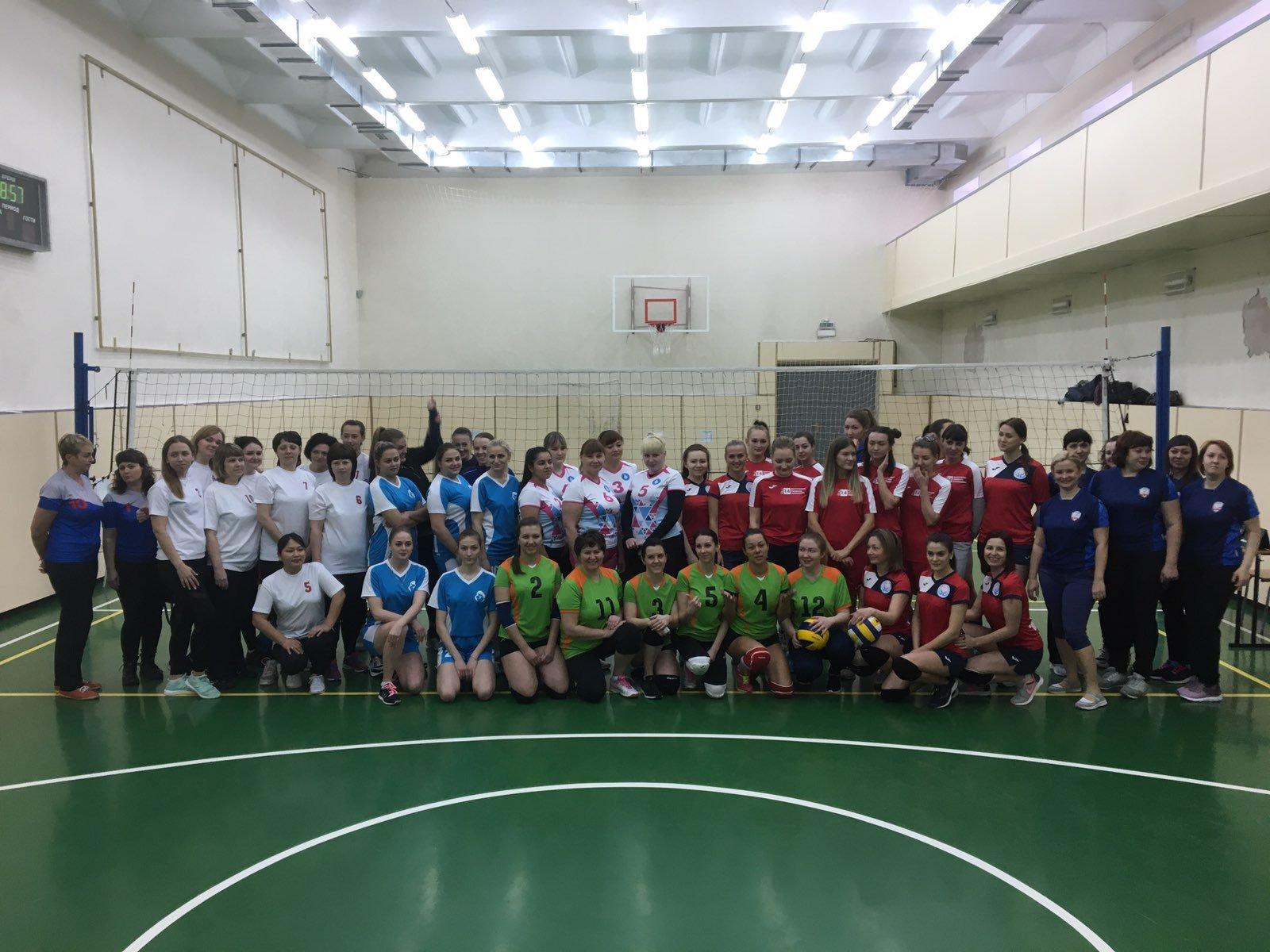 Мужская сборная команда КГБУЗ «КМКБ №4» заняла I место в соревнованиях по волейболу  