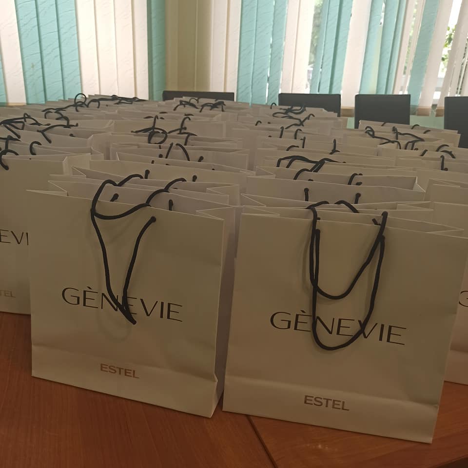 Ко дню медицинского работника сотрудникам передали подарки от компании "Эстель Сервис Сибирь г. Красноярск".