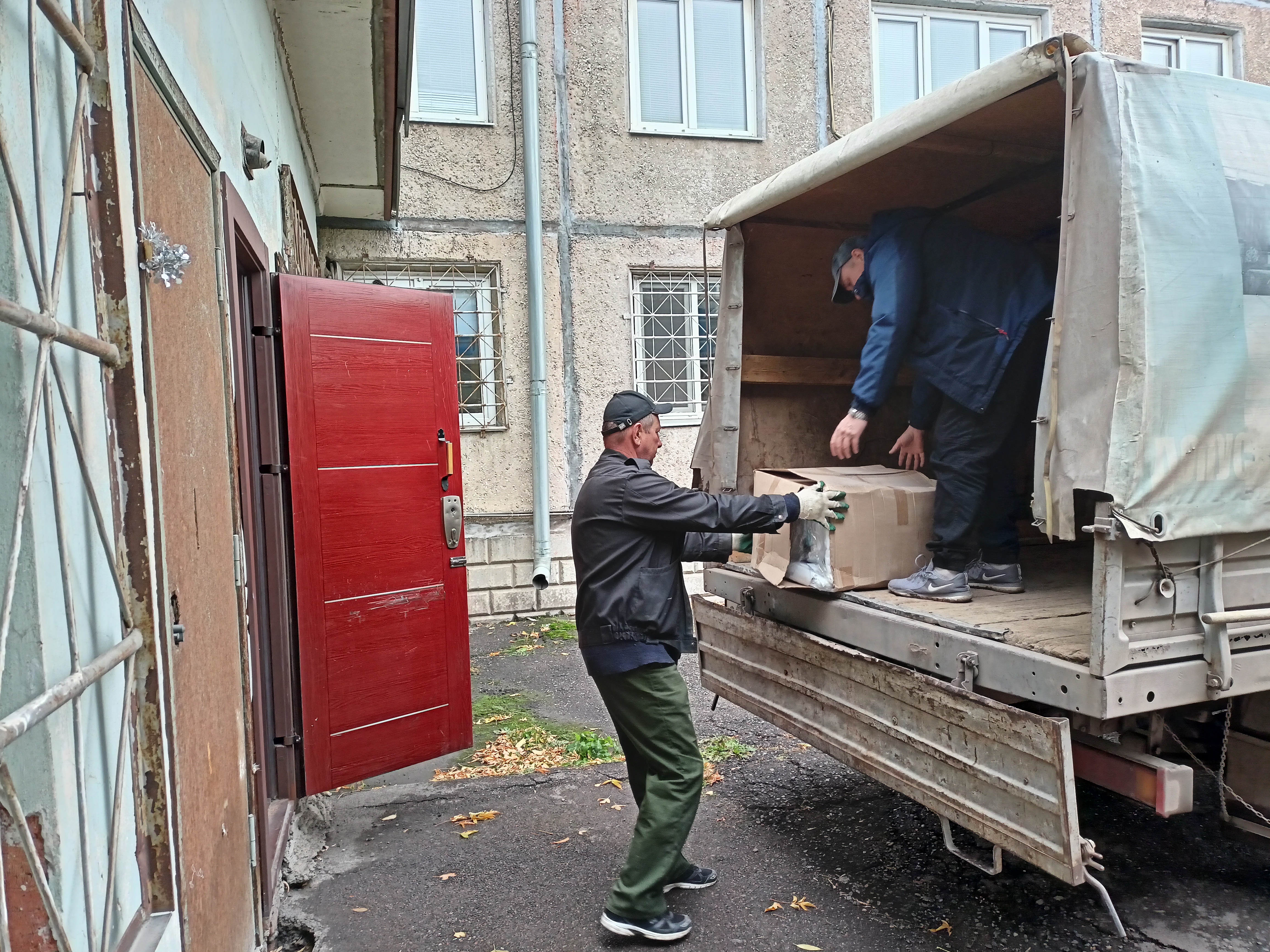 Гуманитарная помощь от КГБУЗ «КМКБ №4» для солдат и военных госпиталей Донбасса 