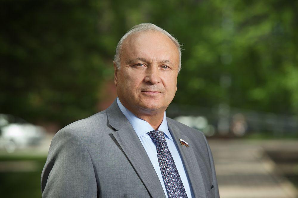 Поздравление депутата Государственной Думы РФ Петра Ивановича Пимашкова с Днем медика