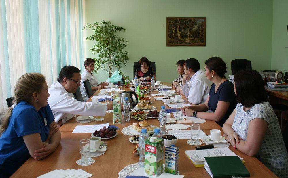 Члены Общественного совета при Красноярской межрайонной клинической больнице №4 обсудили вопросы доступности услуг и объектов учреждения для маломобильных групп населения