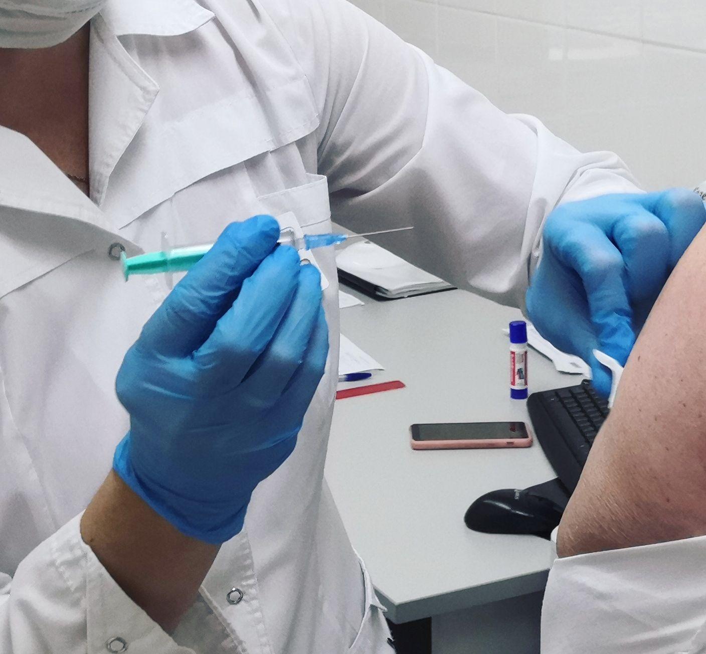 В КГБУЗ «Красноярская межрайонная клиническая больница №4» стартовала прививочная кампания 