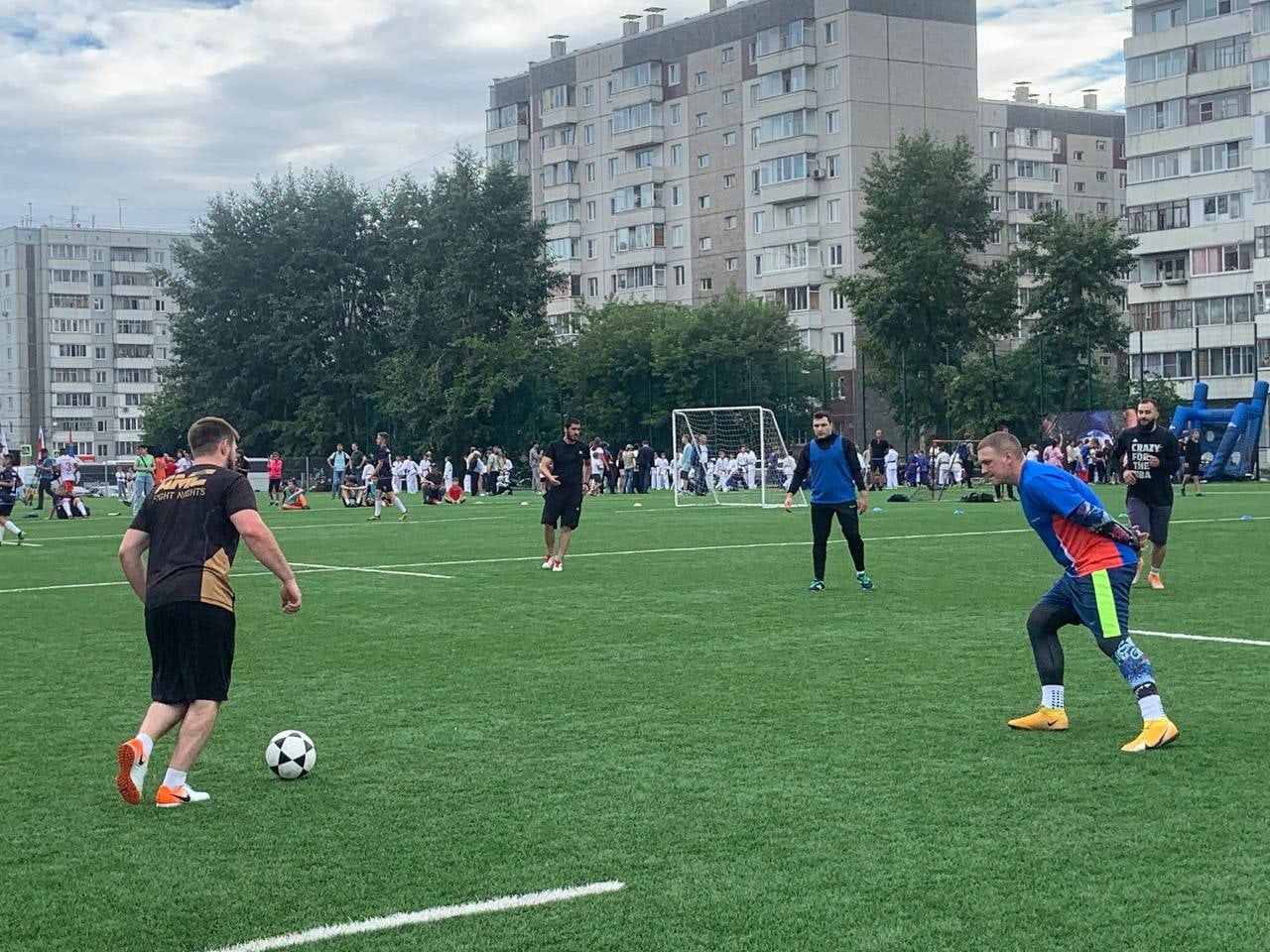 "Спорт в массы": сотрудники КГБУЗ "КМКБ № 4" отметили День физкультурника.