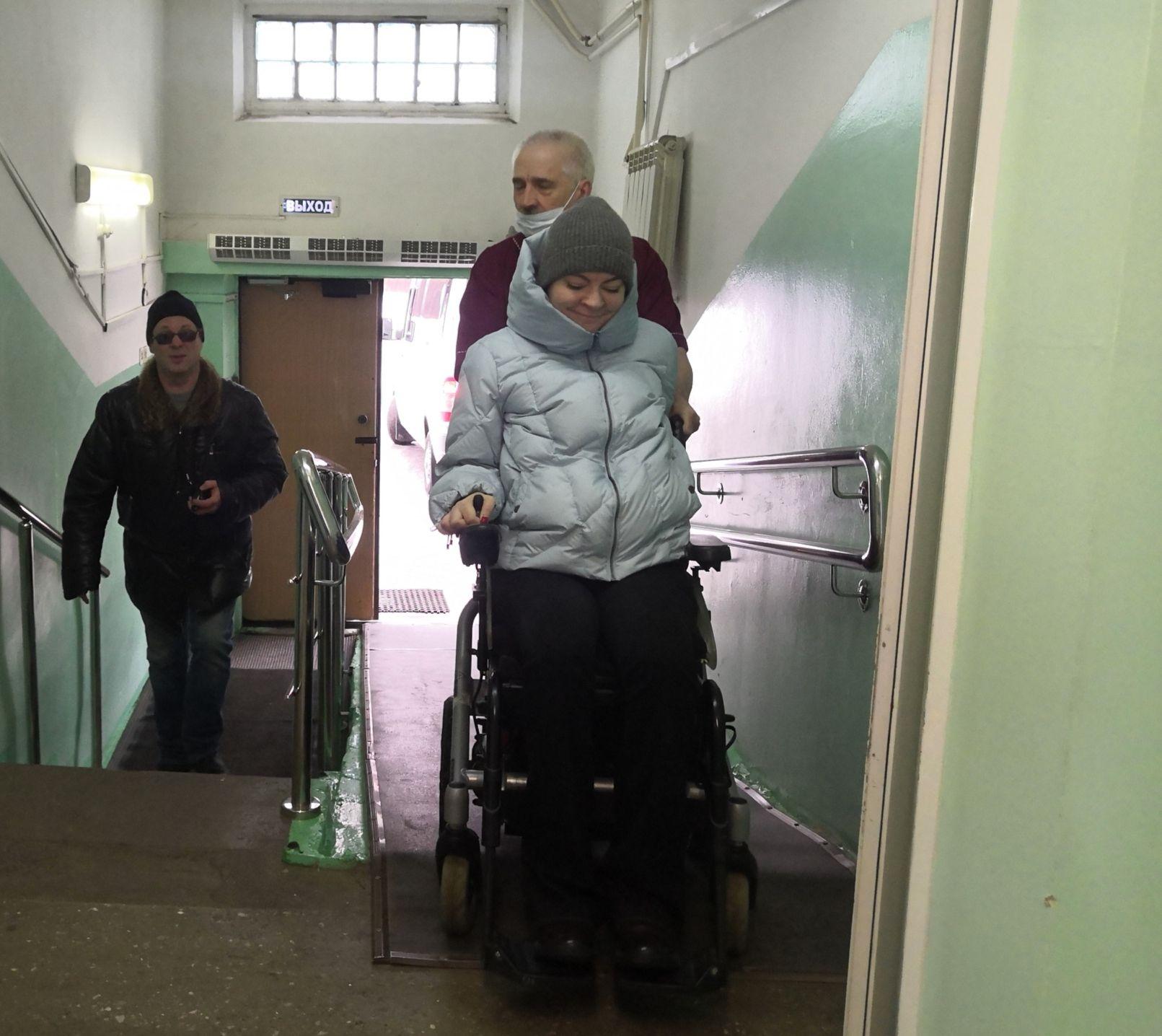 Доступность Больницы на Кутузова для маломобильных граждан проверила депутат Красноярского горсовета Наталья Каптелинина   