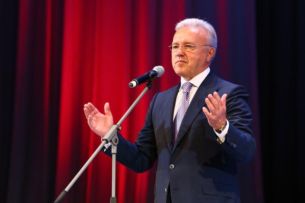 Александр Усс поздравил врачей Красноярского края с профессиональным праздником 