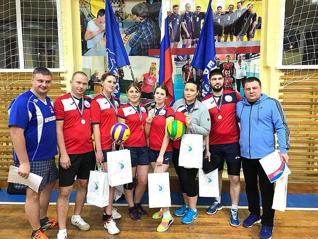 Врачи КГБУЗ «КМКБ №4» стали призерами I городского предновогоднего турнира по волейболу среди команд медицинских работников