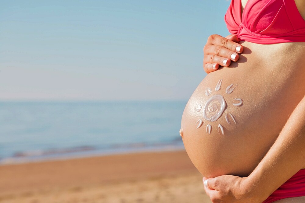 Загар и купание во время беременности