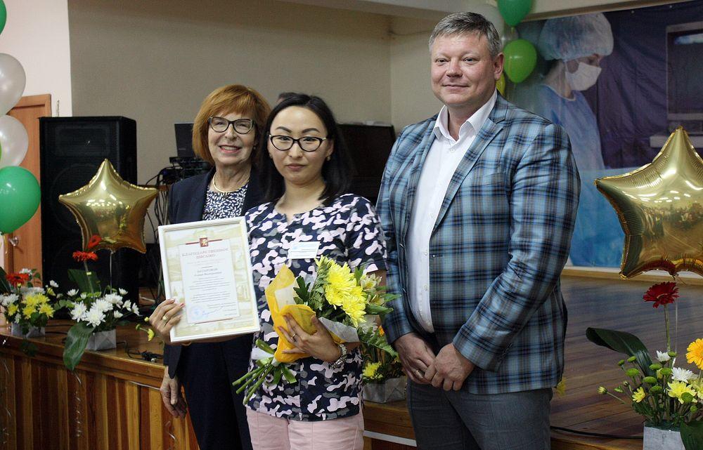 Депутаты Красноярского городского Совета поздравили сотрудников КМКБ №4 с профессиональным праздником