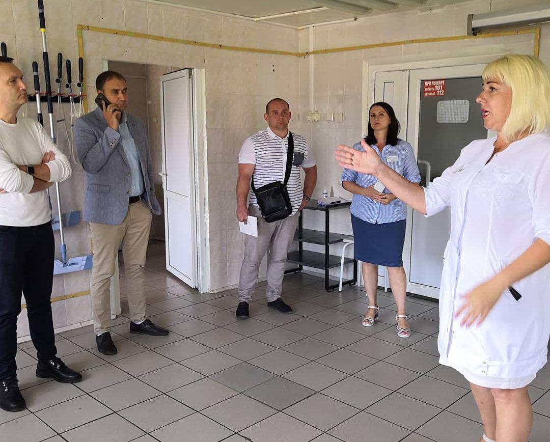 Представители управления образования Красноярска познакомились с опытом «КМКБ №4» по созданию и работе клининговой службы   