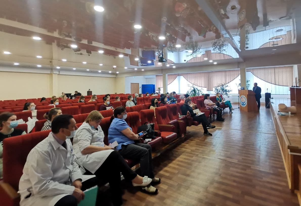 В Красноярской межрайонной клинической больнице №4 прошел обучающий семинар "Организация скрининга злокачественных новообразований шейки матки в Красноярском крае"