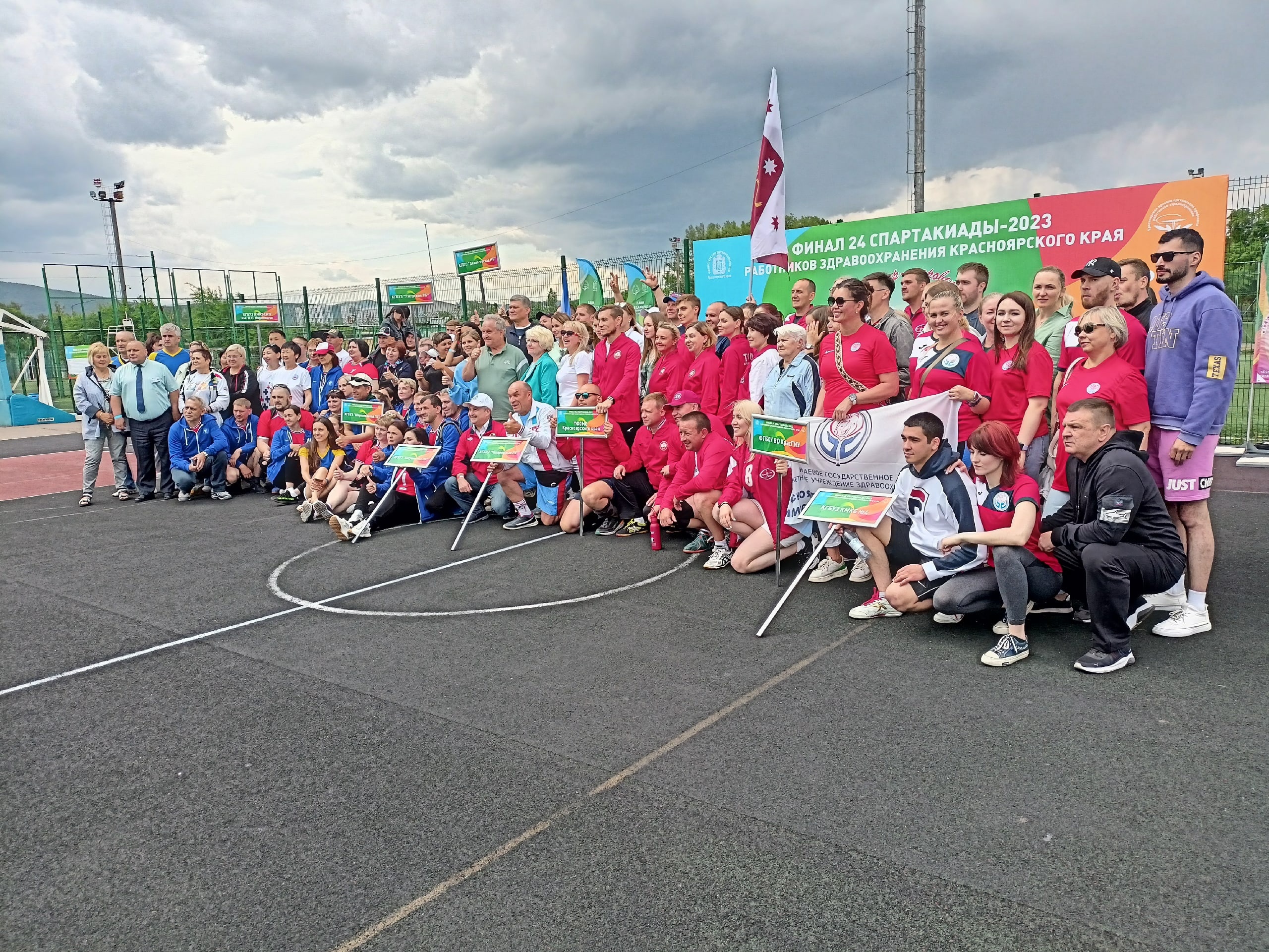 Спортсмены КГБУЗ «КМКБ № 4» впервые стали серебряными призёрами финала спартакиады работников здравоохранения края