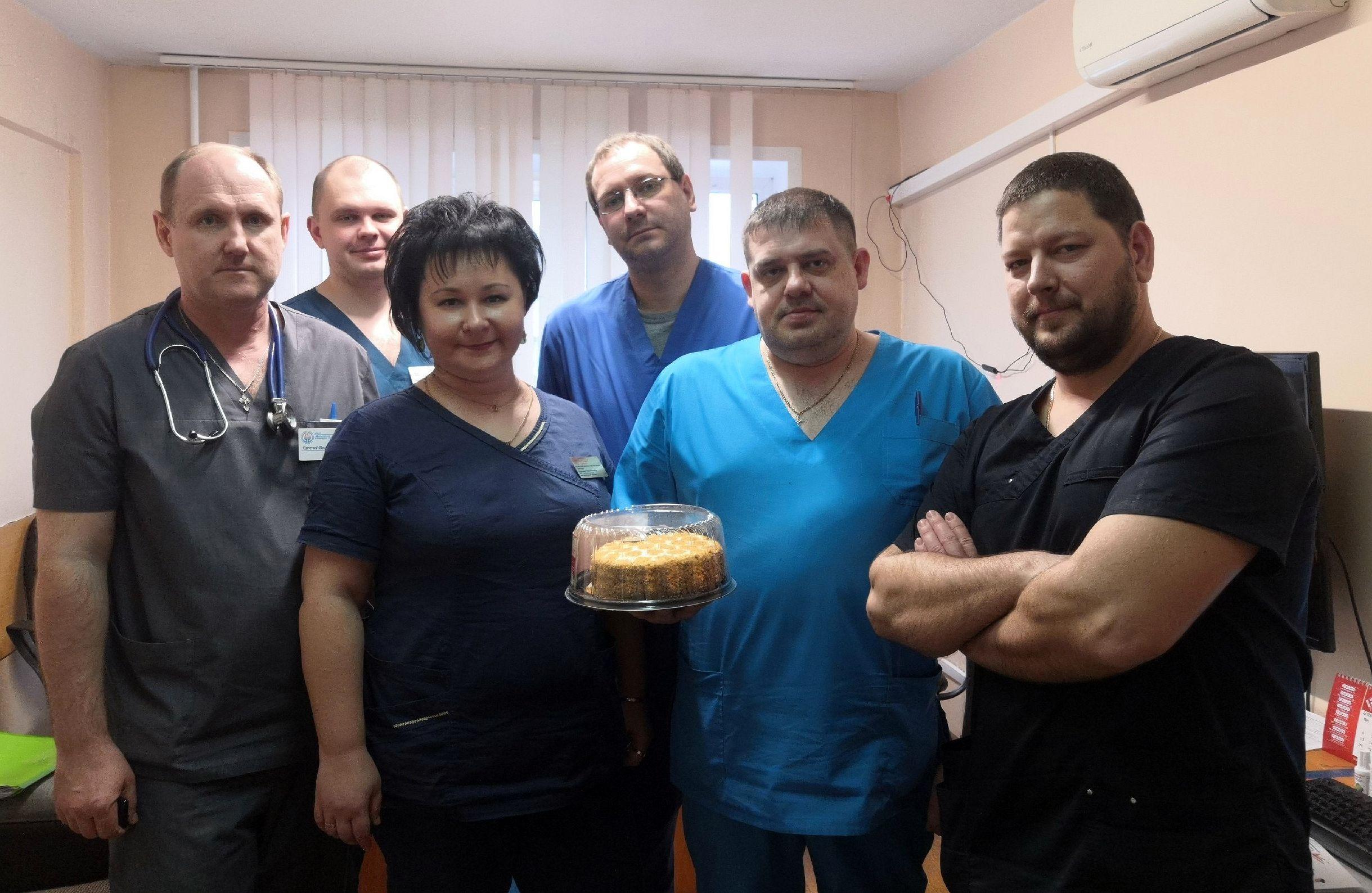 Мужчины КГБУЗ "КМКБ №4" принимают поздравления с Днем защитника Отечества