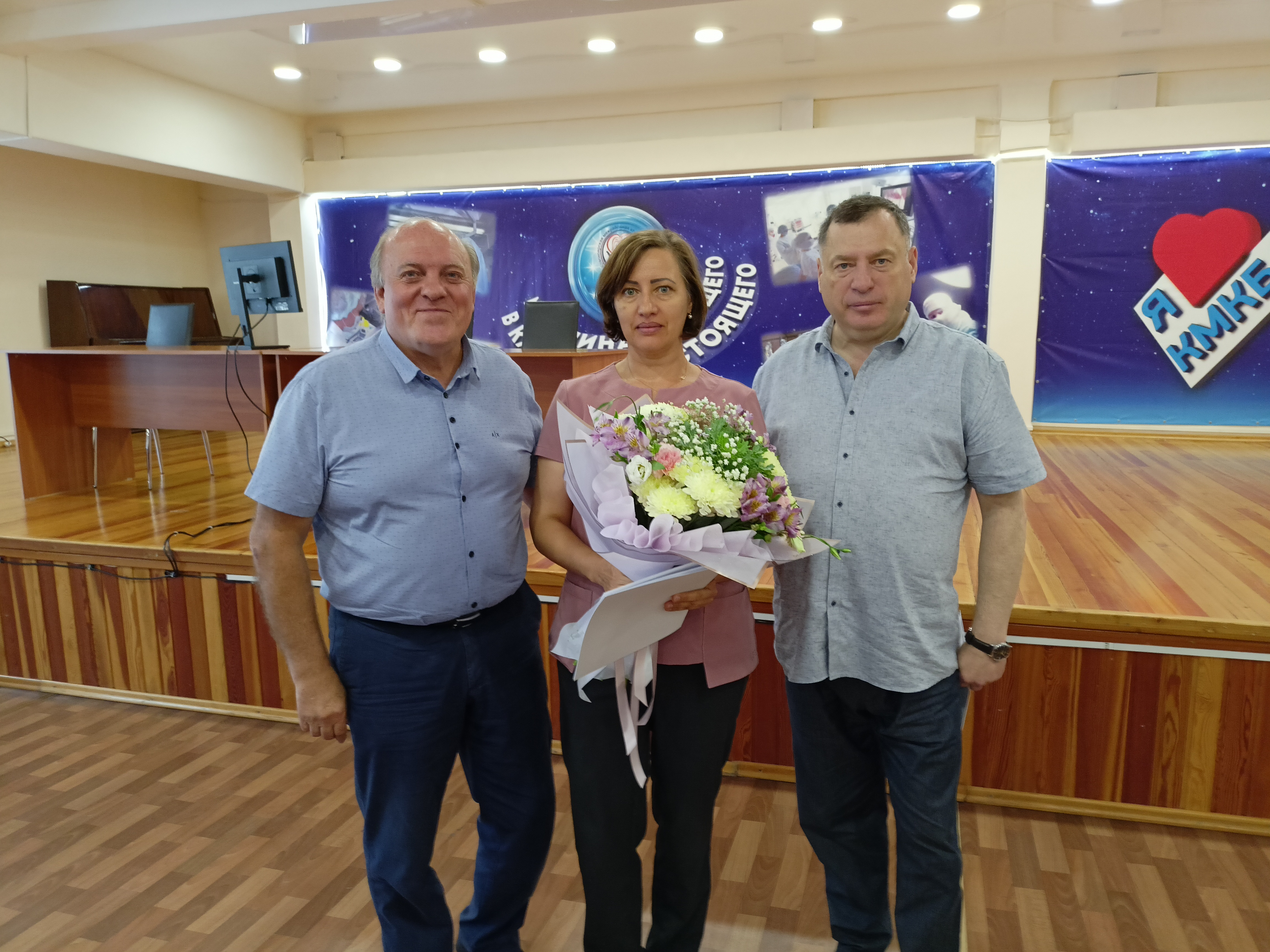 Медицинским работникам КГБУЗ «КМКБ № 4» вручили благодарственные письма