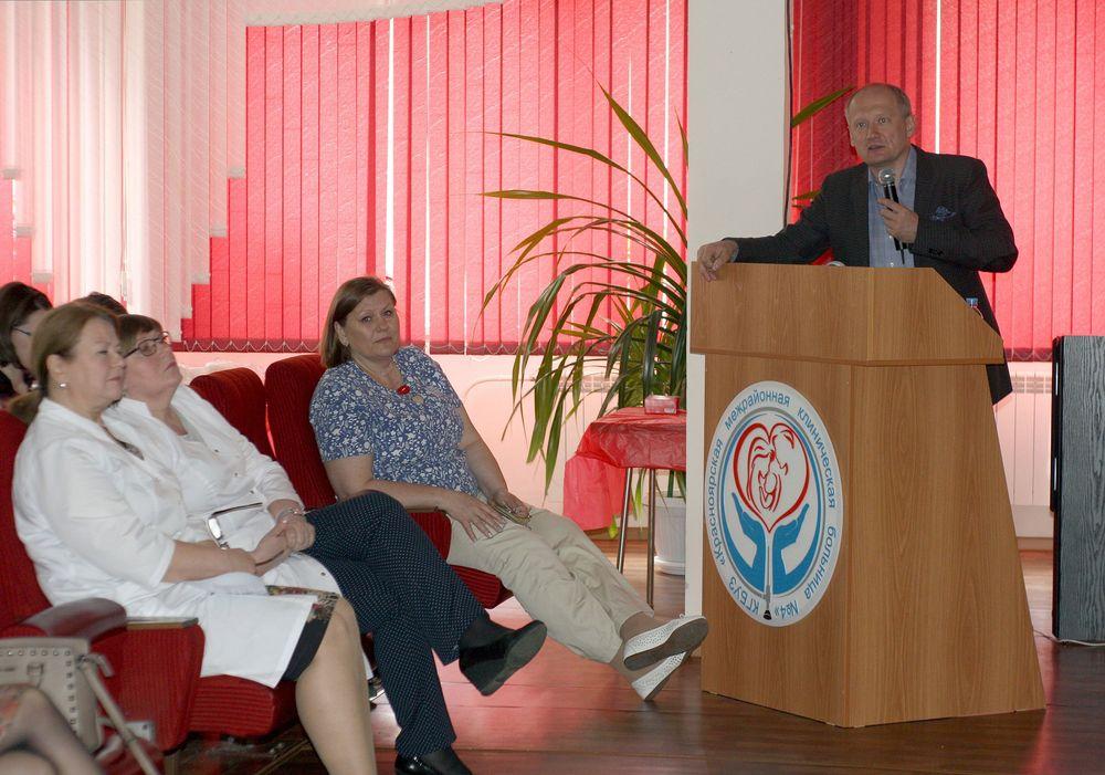 В Красноярской межрайонной клинической больнице №4 состоялся мастер-класс для акушеров-гинекологов